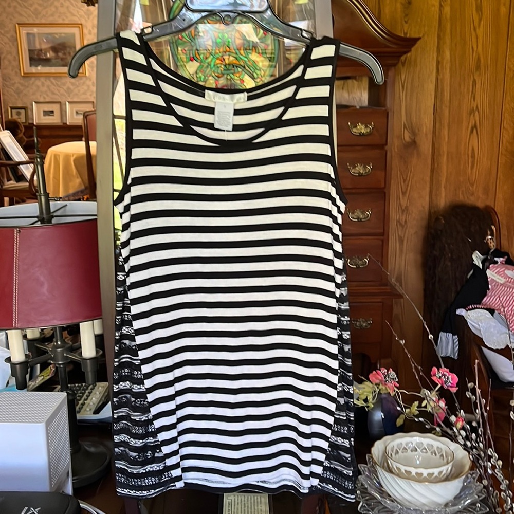 Black n white fun top with contrasting sides